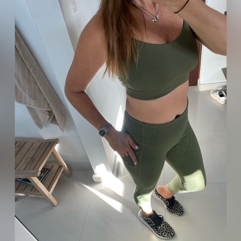 Old Navy Active Elevate leggings and sports bra SET (2pc matching set)